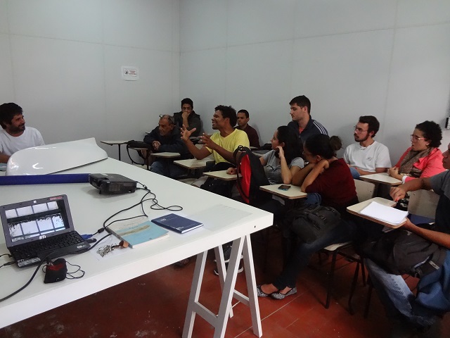 Sílvio visitando centro de pesquisa da cidade